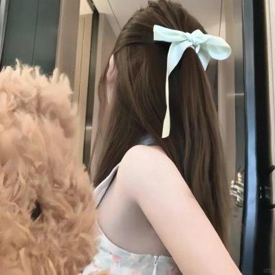 穿着旗袍的女孩